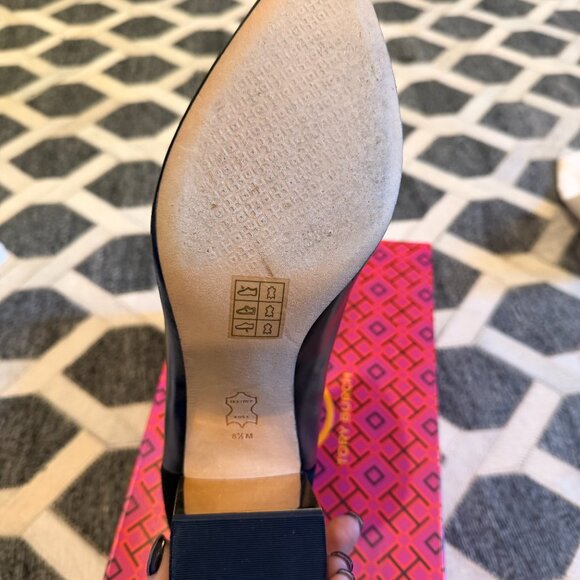 Tory Burch GIGI 55mm Black/Gold Pointy Toe Pumps Size 8.5 - Picture 6 of 14
